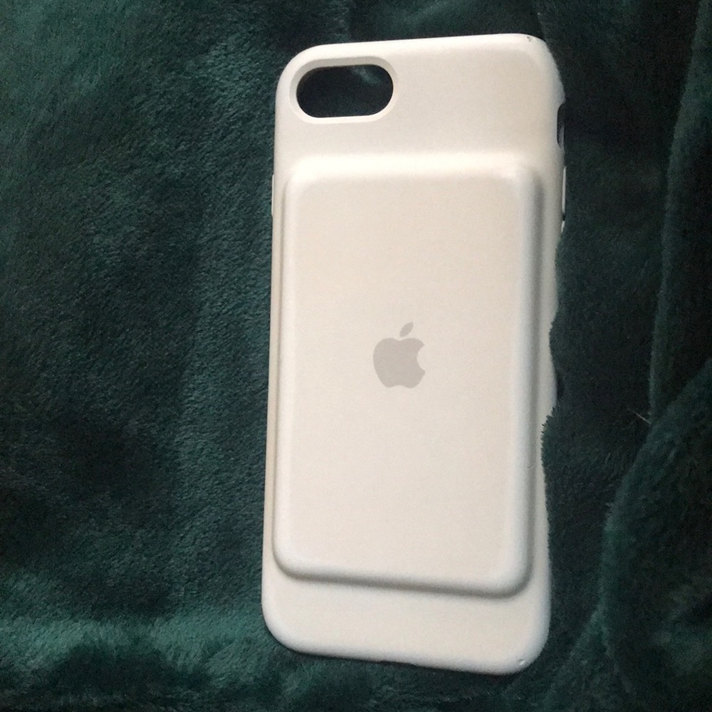 apple charging case